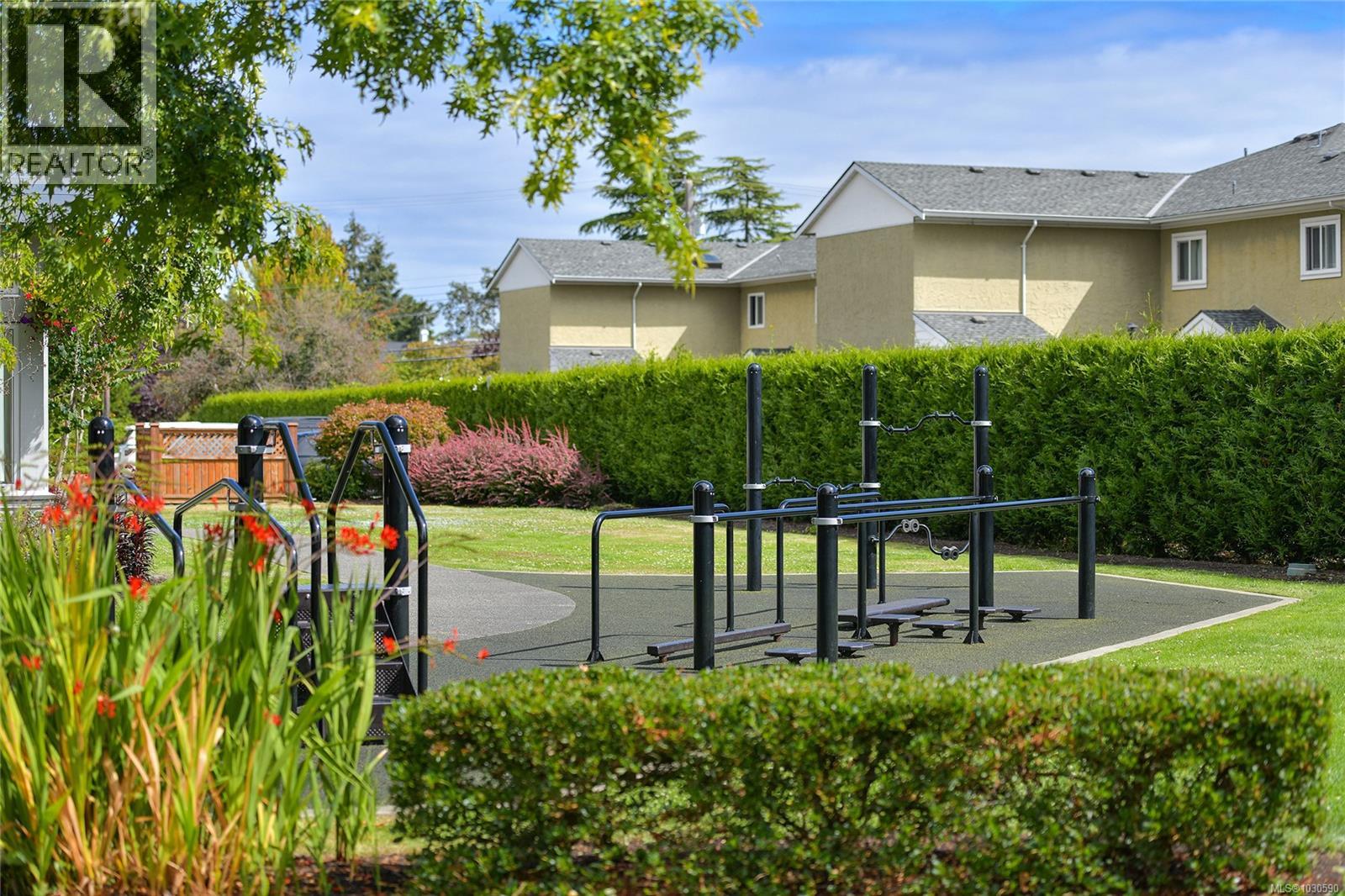 302 9870 Second Street, Sidney