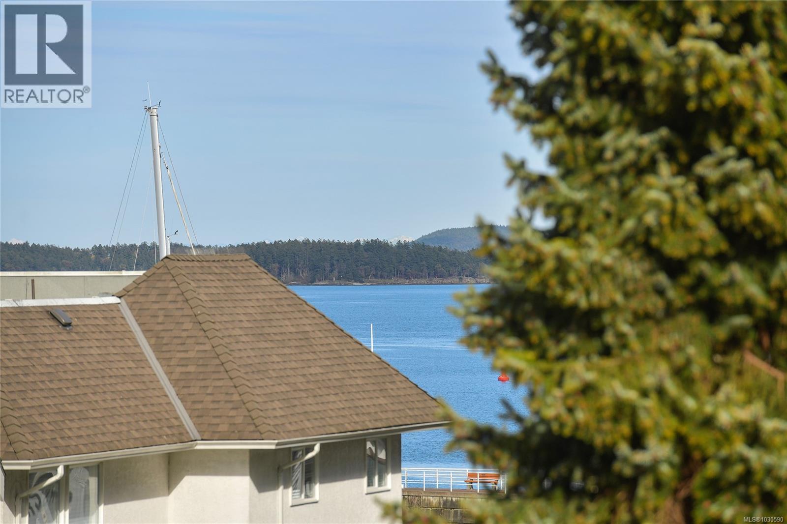 302 9870 Second Street, Sidney