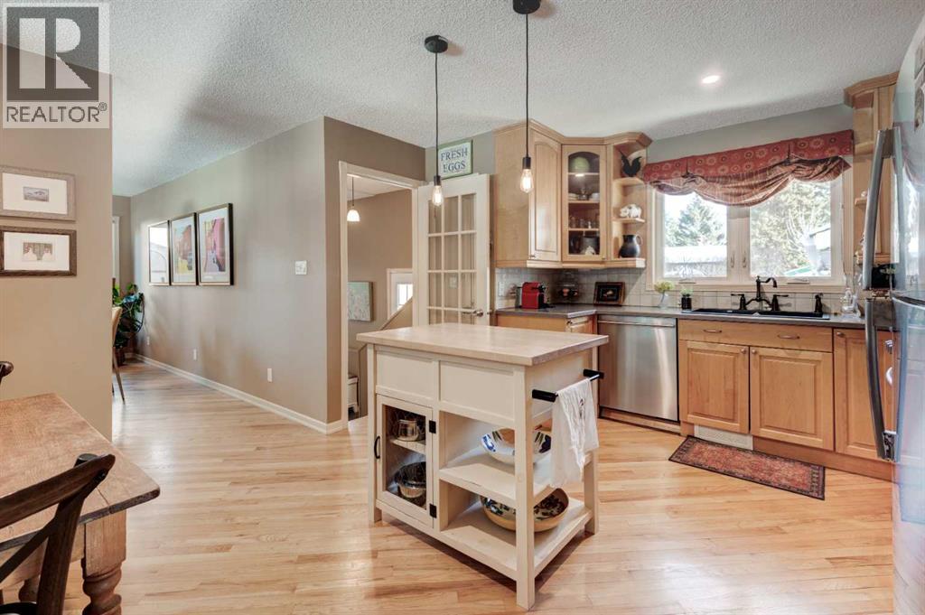 Single Family House Bungalow for Sale in  Mountain Place Rosemont Okotoks 