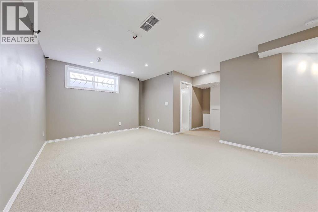 Single Family House for Sale in  Eversyde Common SW Evergreen Calgary 