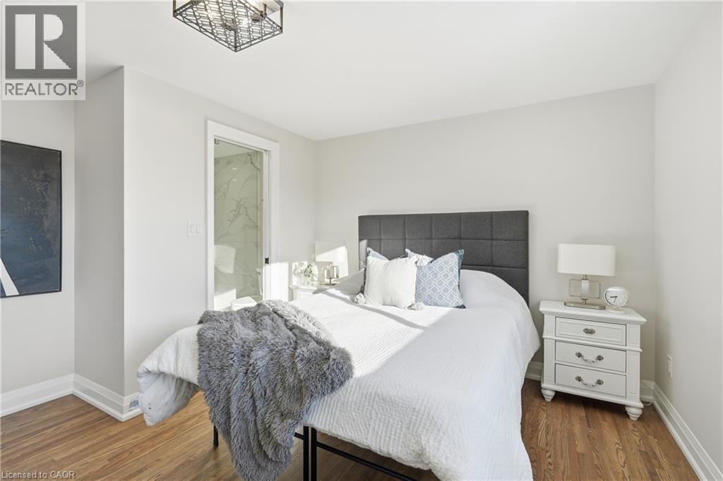 26 CLIFTON DOWNS Road, Hamilton, Ontario