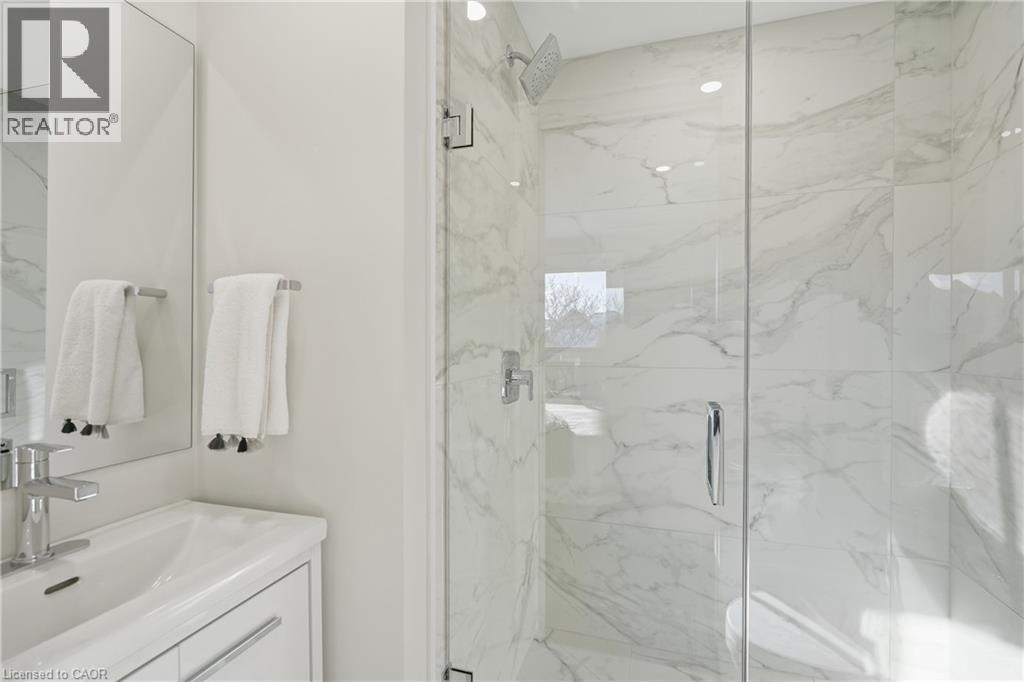 26 CLIFTON DOWNS Road, Hamilton, Ontario