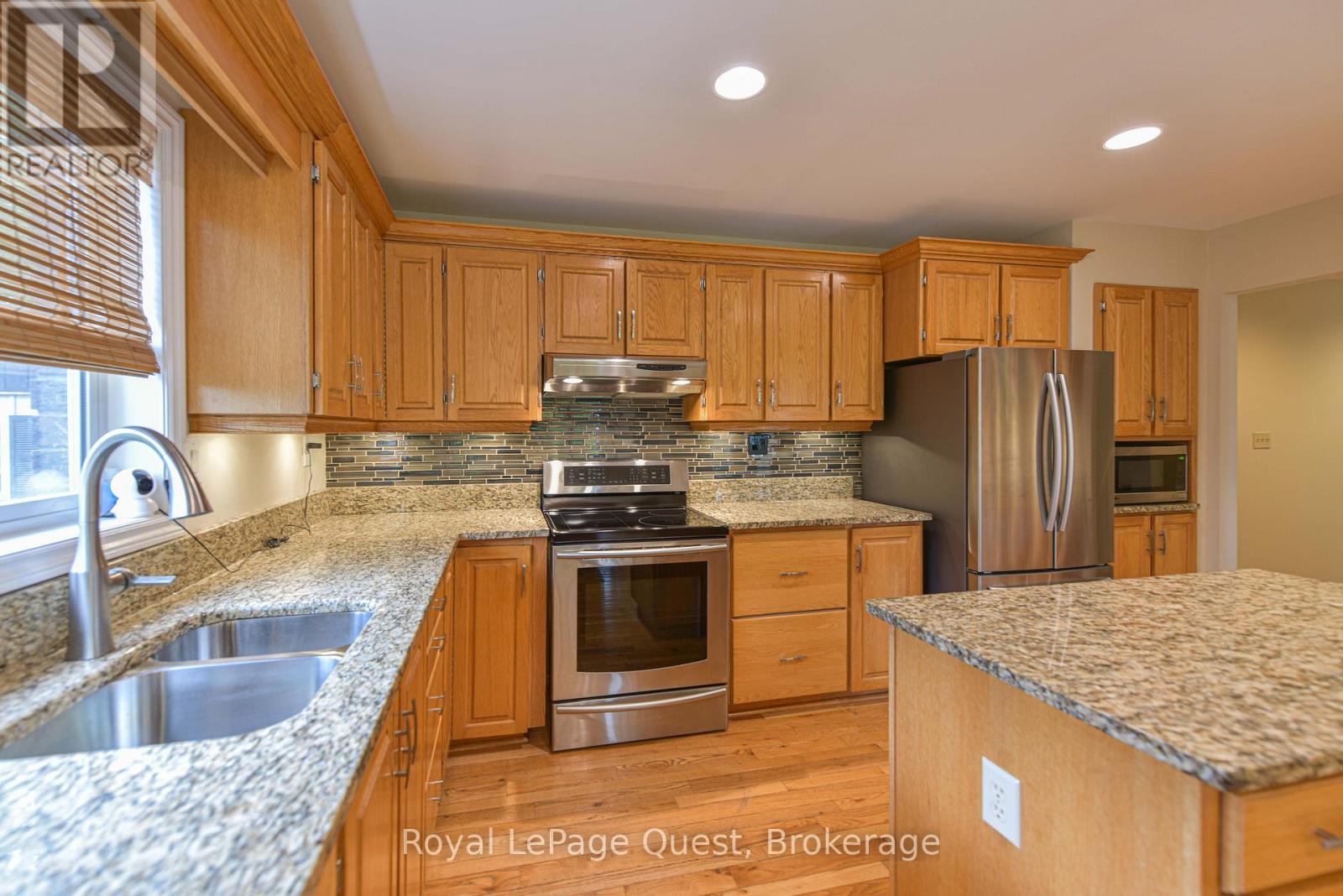 27 HEYDEN AVENUE - 15