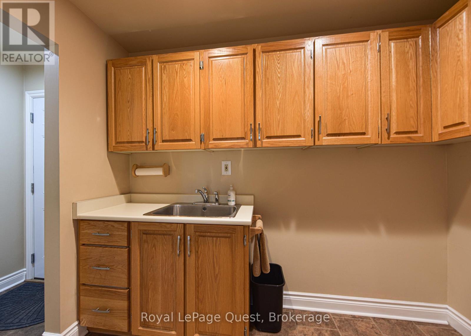 27 HEYDEN AVENUE - 18