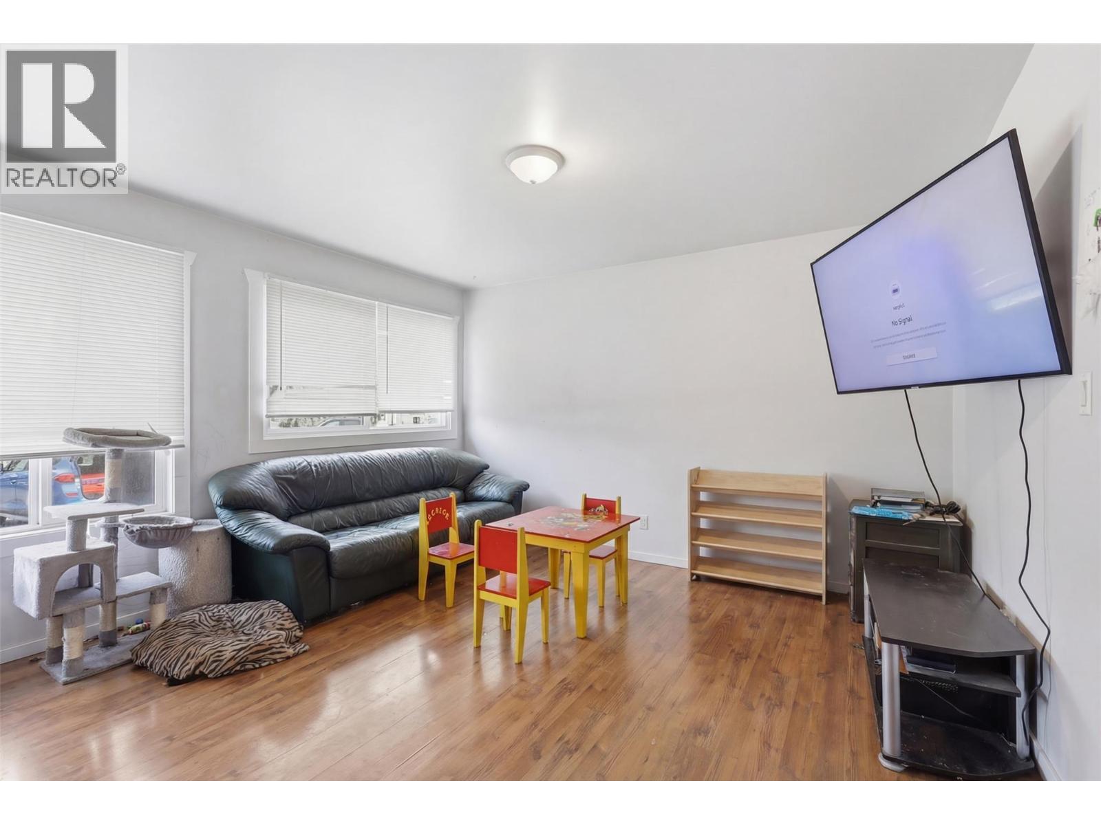 421/423 ALEXANDER AVENUE - 47