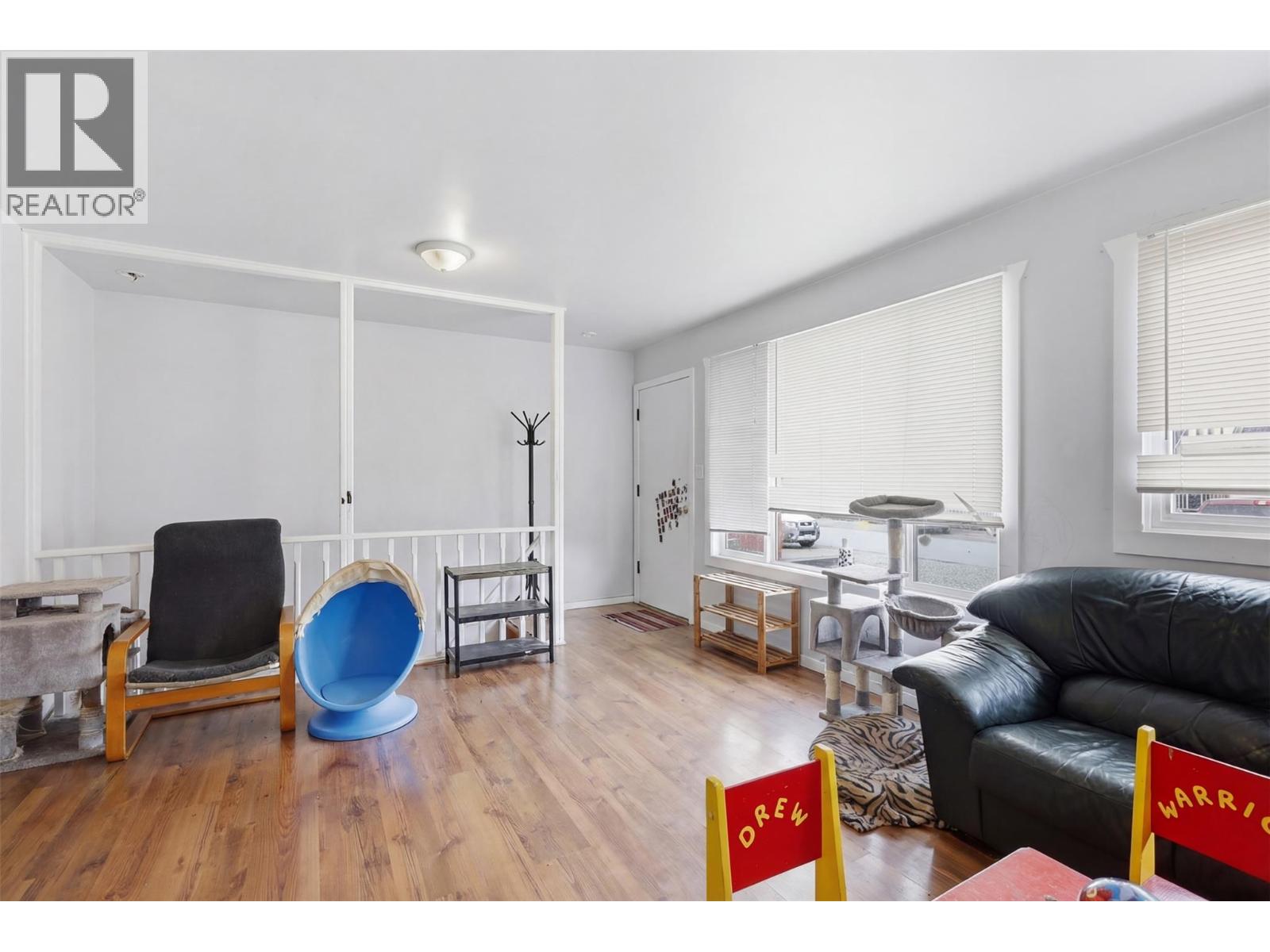 421/423 ALEXANDER AVENUE - 48