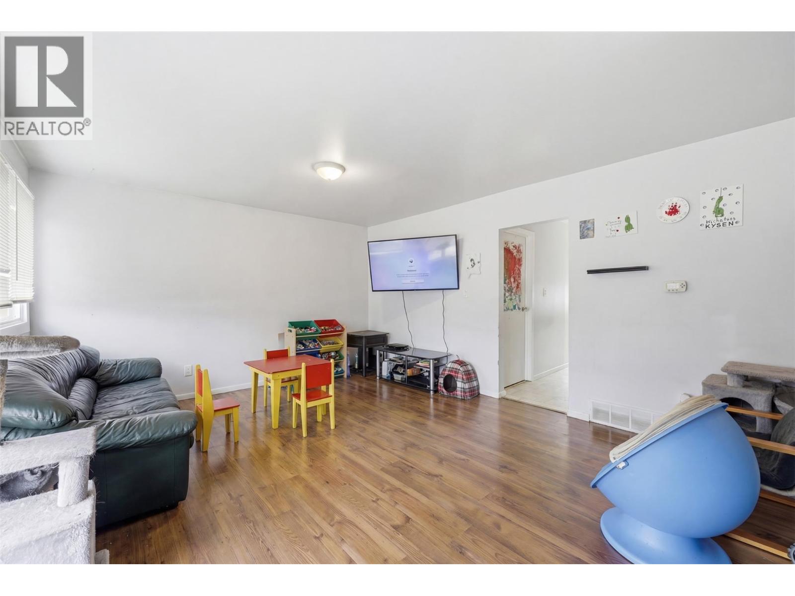 421/423 ALEXANDER AVENUE - 46