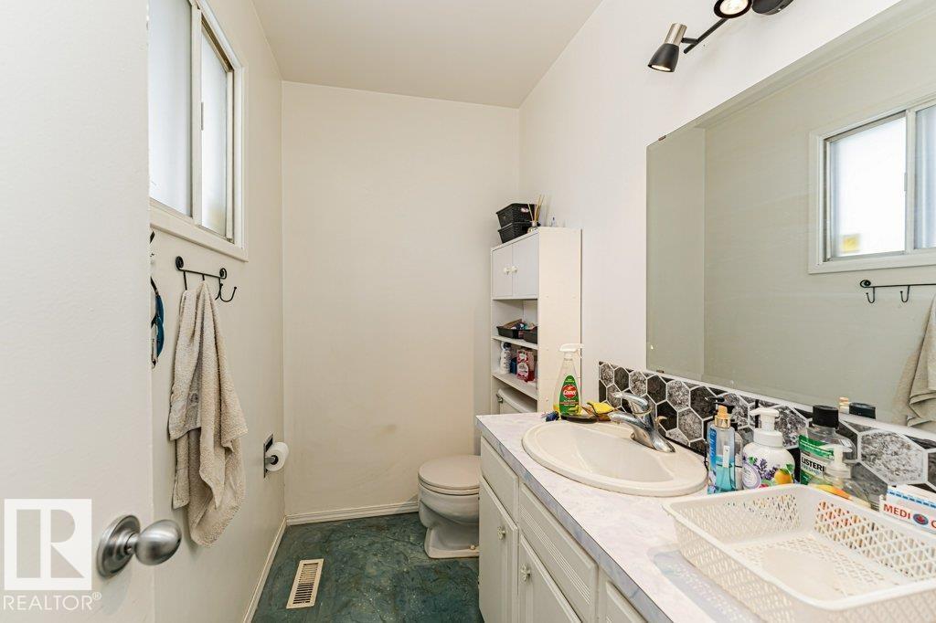 11516 145 AV NW, Edmonton