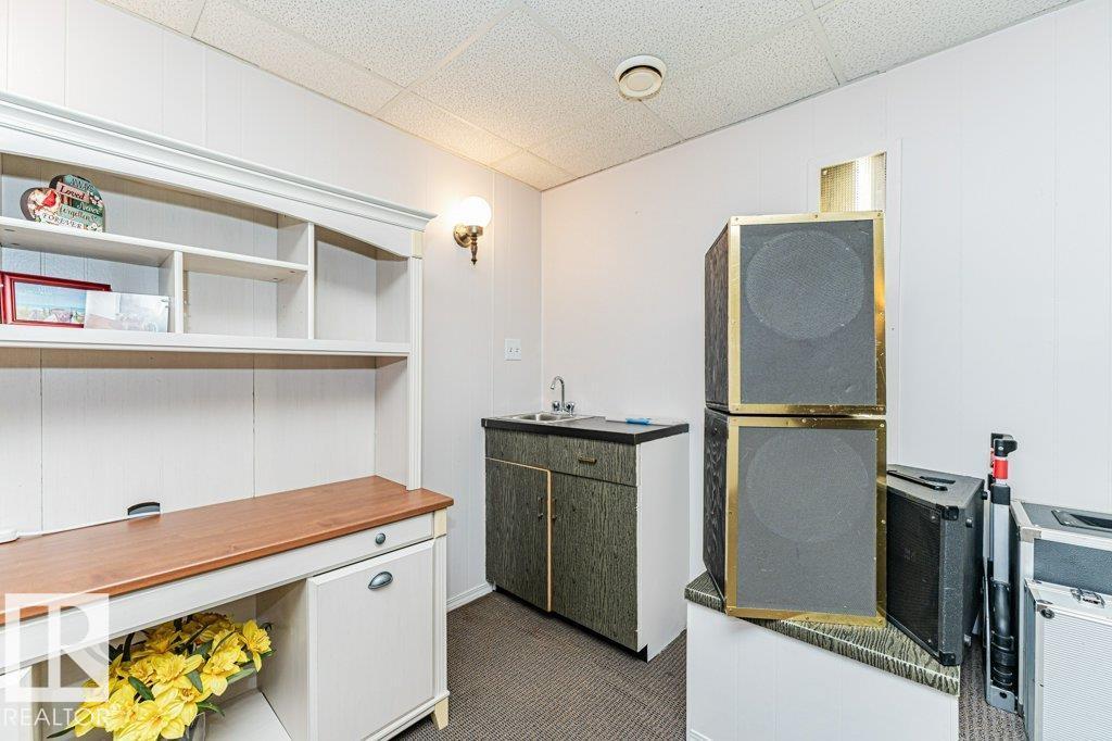 11516 145 AV NW, Edmonton