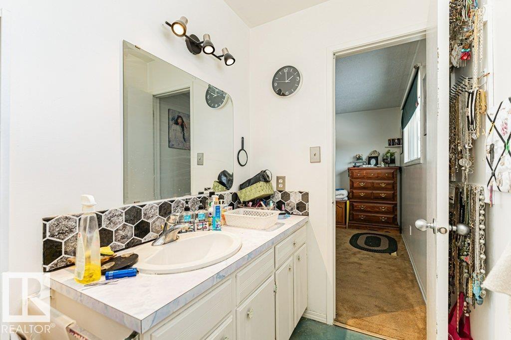 11516 145 AV NW, Edmonton