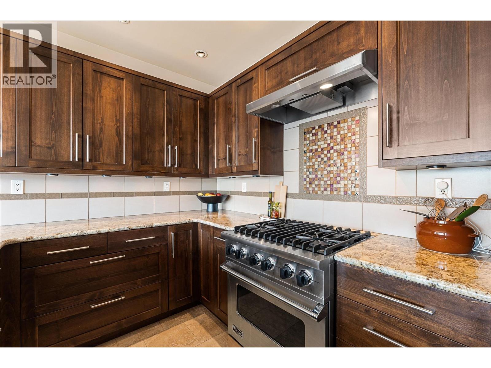 #20 880 Christina Place - 9
