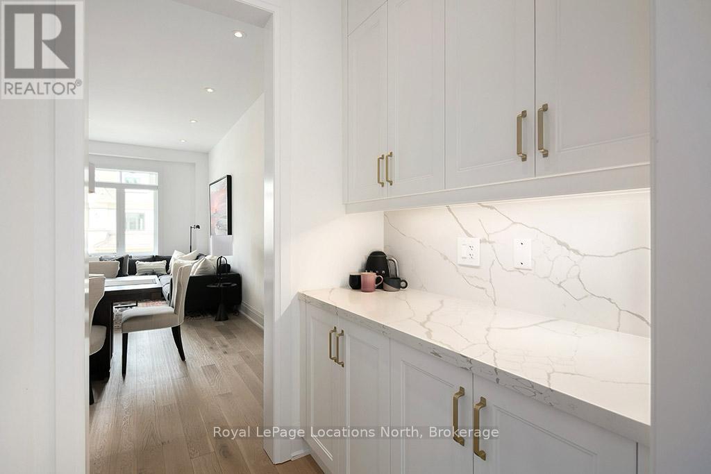 Butlers pantry between dining and kitchen