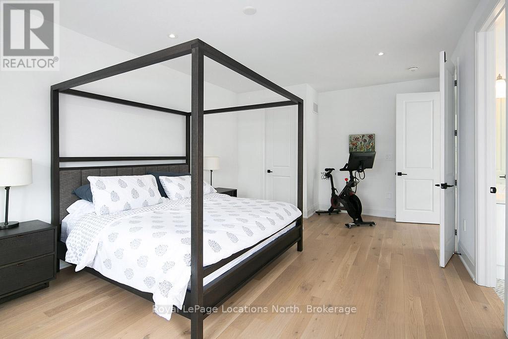 2nd floor Primary with walk in closet