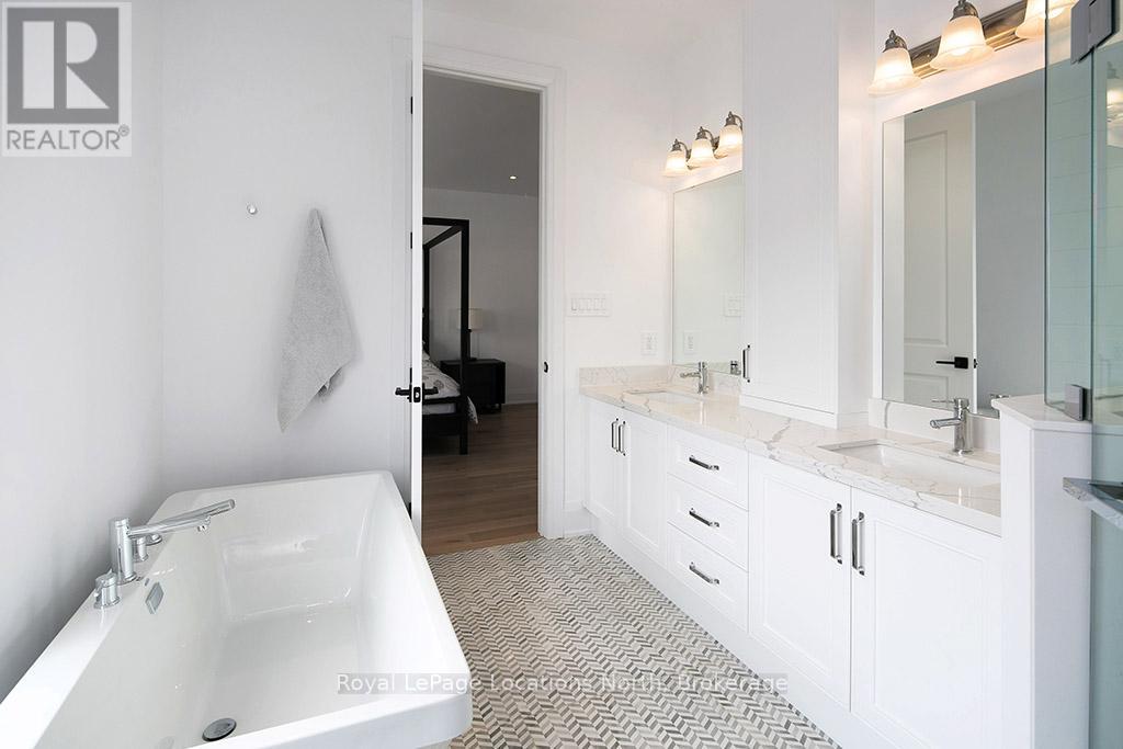 Primary BR ensuite -double sinks and soaker tub