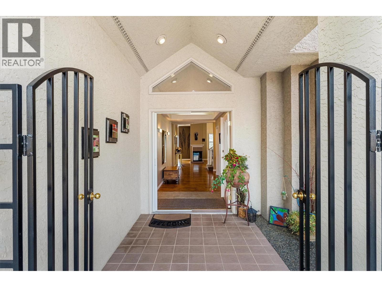 #20 880 Christina Place - 3