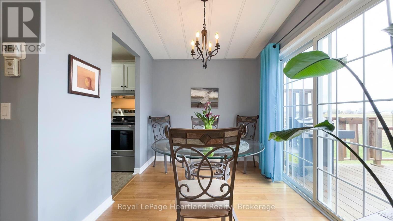 52 ALGONQUIN LANE - 9