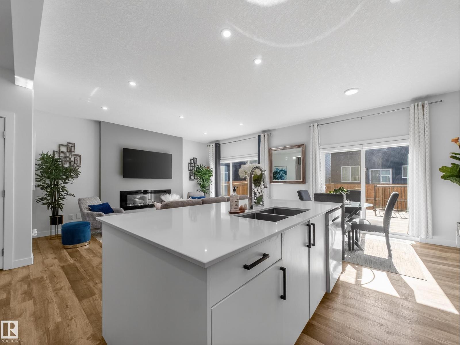 5546 KOOTOOK RD SW, Edmonton