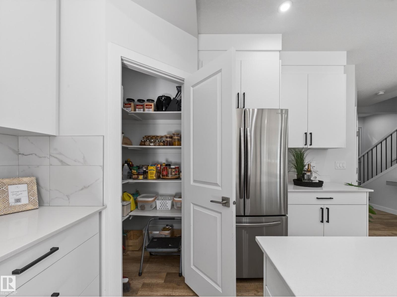 5546 KOOTOOK RD SW, Edmonton