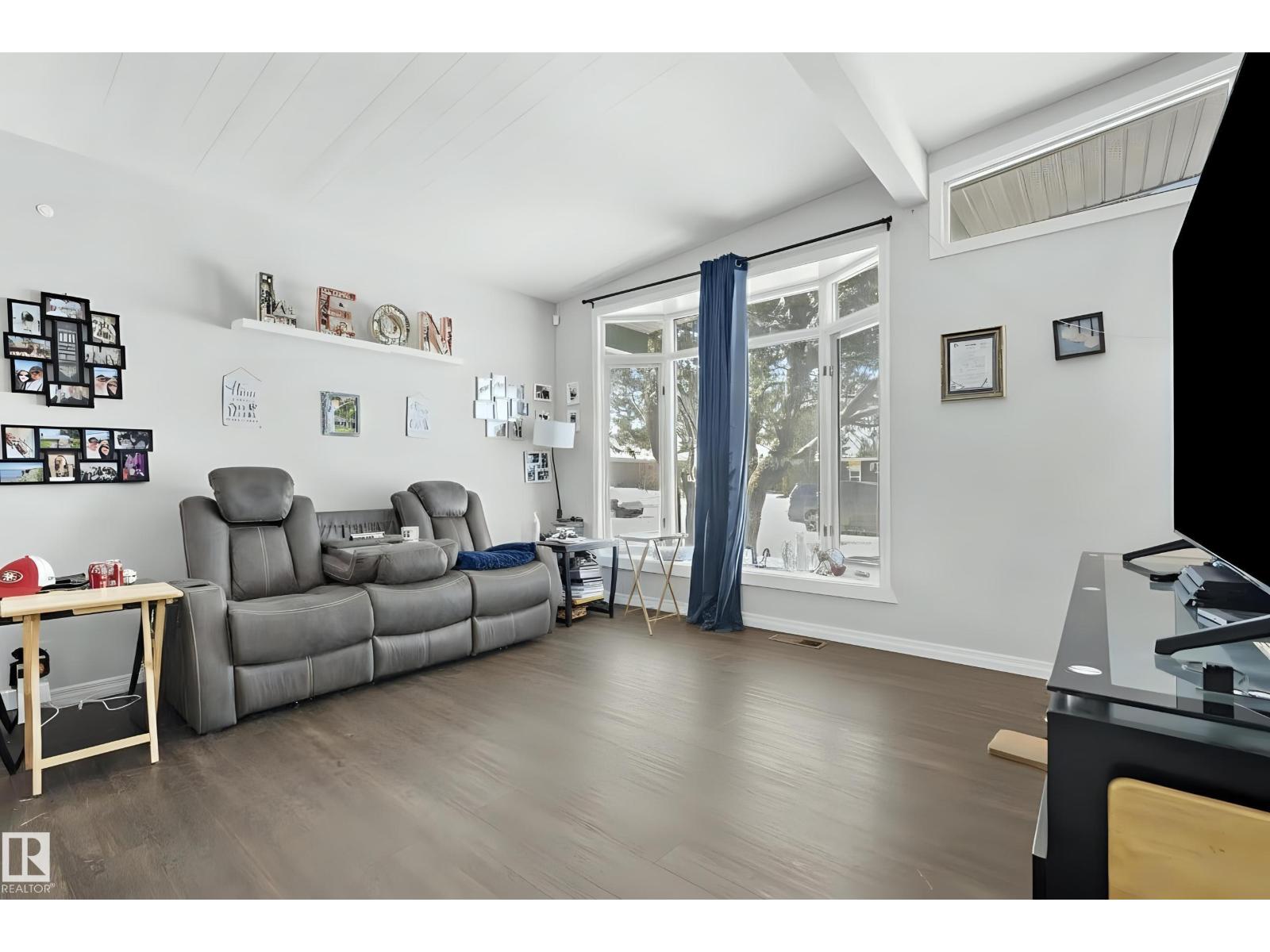 9043 52 ST NW, Edmonton