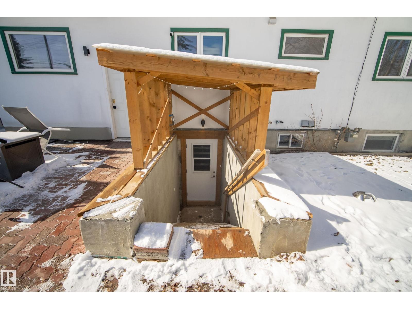 9043 52 ST NW, Edmonton