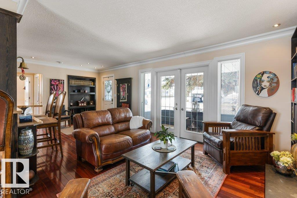 25 MOUNT ROYAL DR, St. Albert