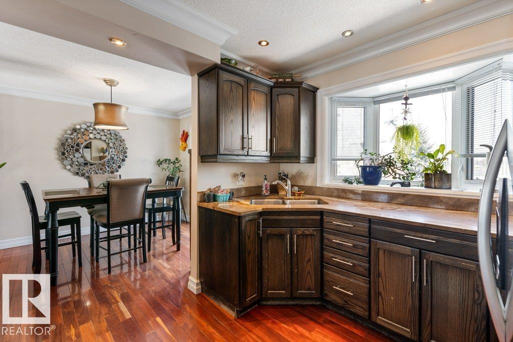 25 MOUNT ROYAL DR, St. Albert