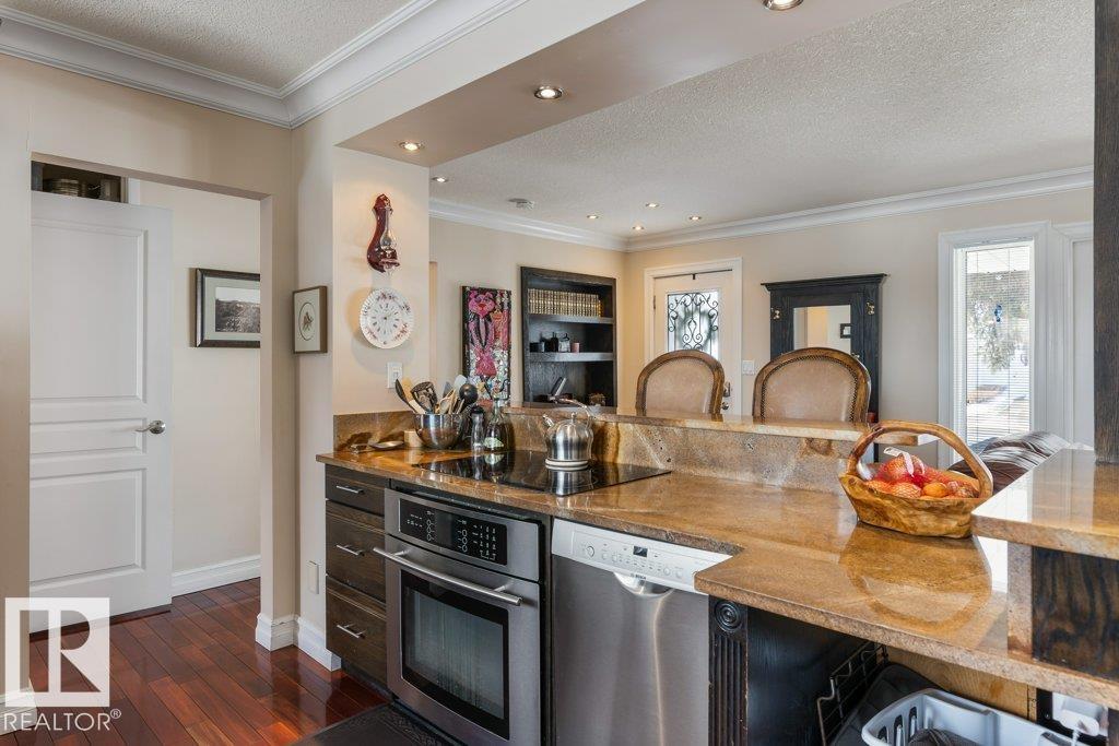 25 MOUNT ROYAL DR, St. Albert