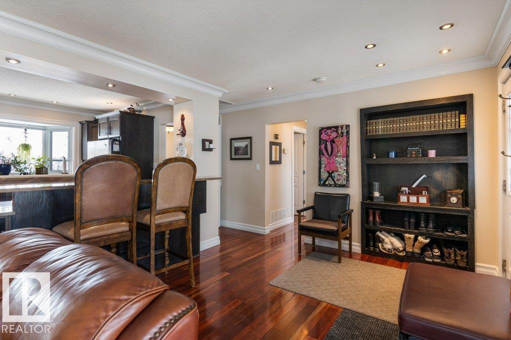 25 MOUNT ROYAL DR, St. Albert