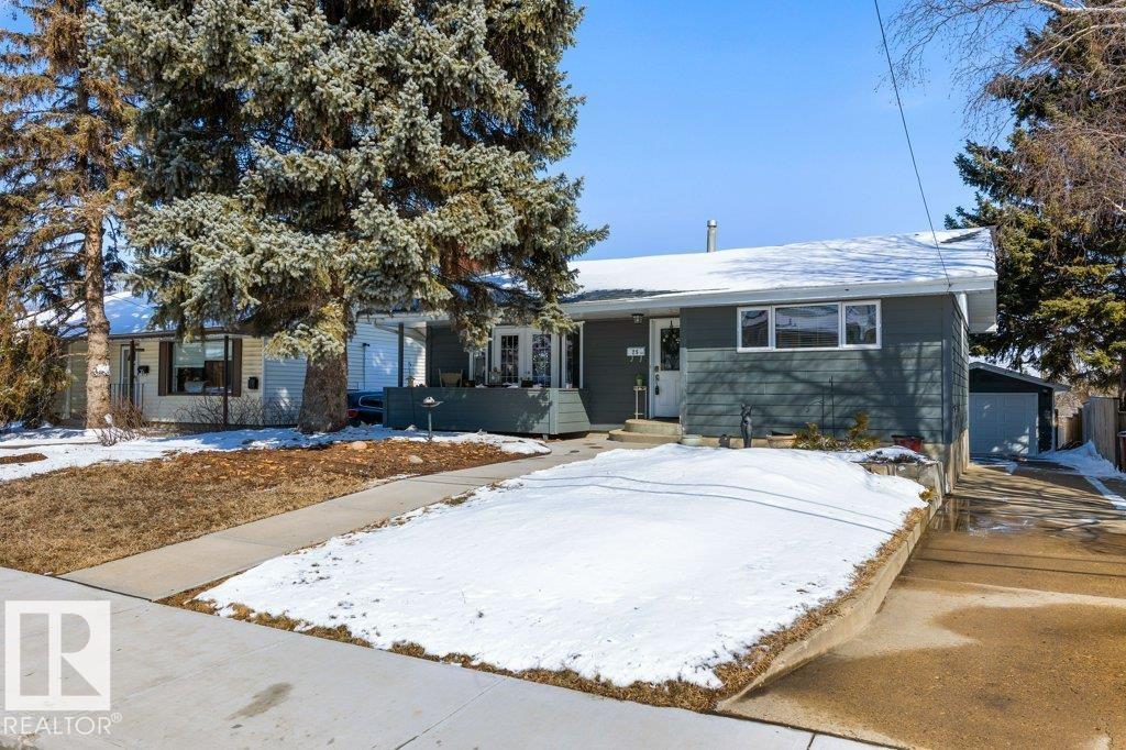 25 MOUNT ROYAL DR, St. Albert