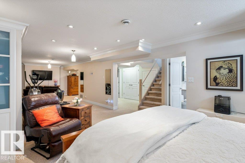 25 MOUNT ROYAL DR, St. Albert