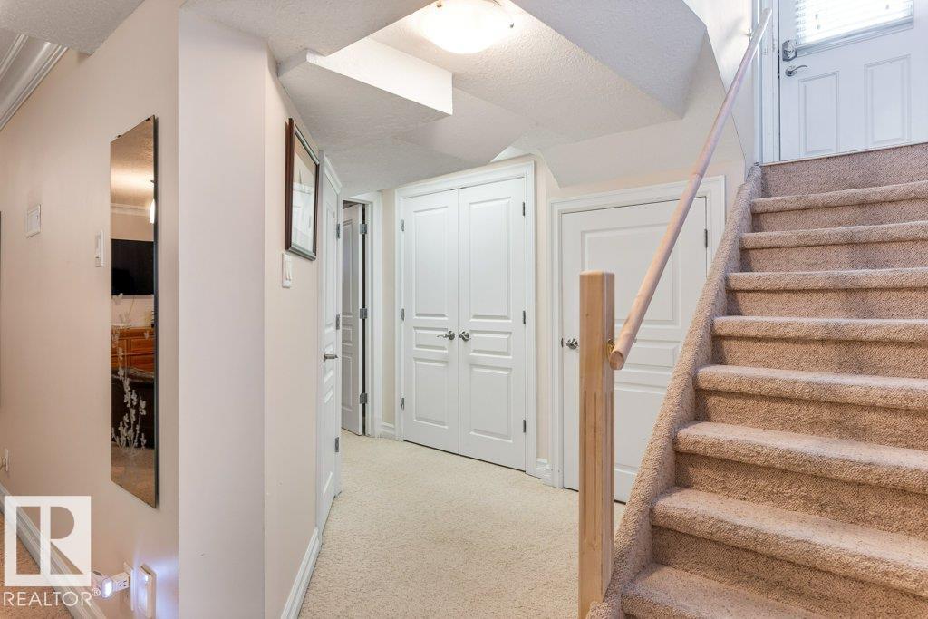 25 MOUNT ROYAL DR, St. Albert