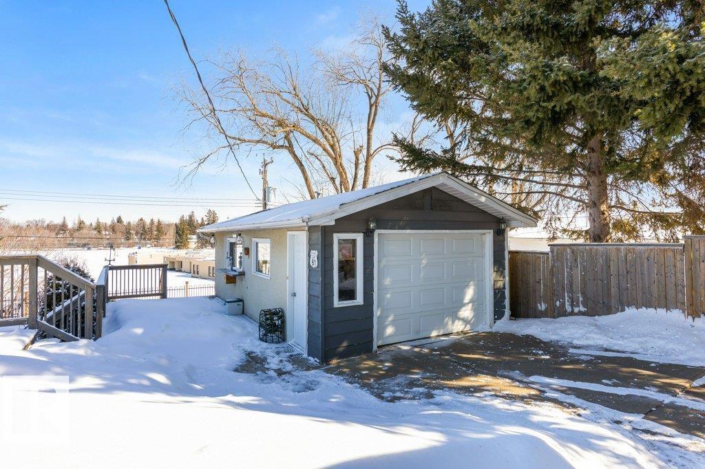 25 MOUNT ROYAL DR, St. Albert