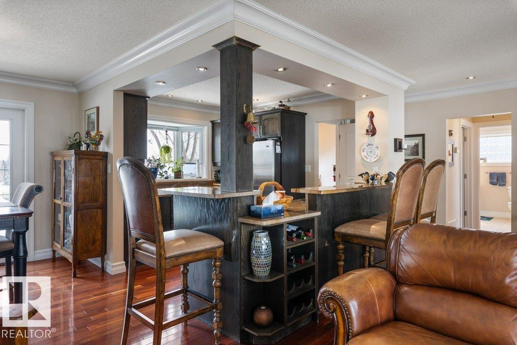 25 MOUNT ROYAL DR, St. Albert