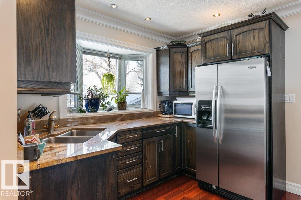 25 MOUNT ROYAL DR, St. Albert