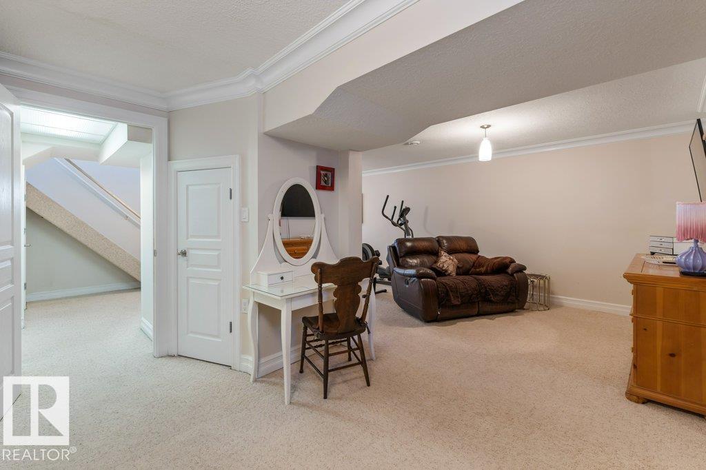 25 MOUNT ROYAL DR, St. Albert