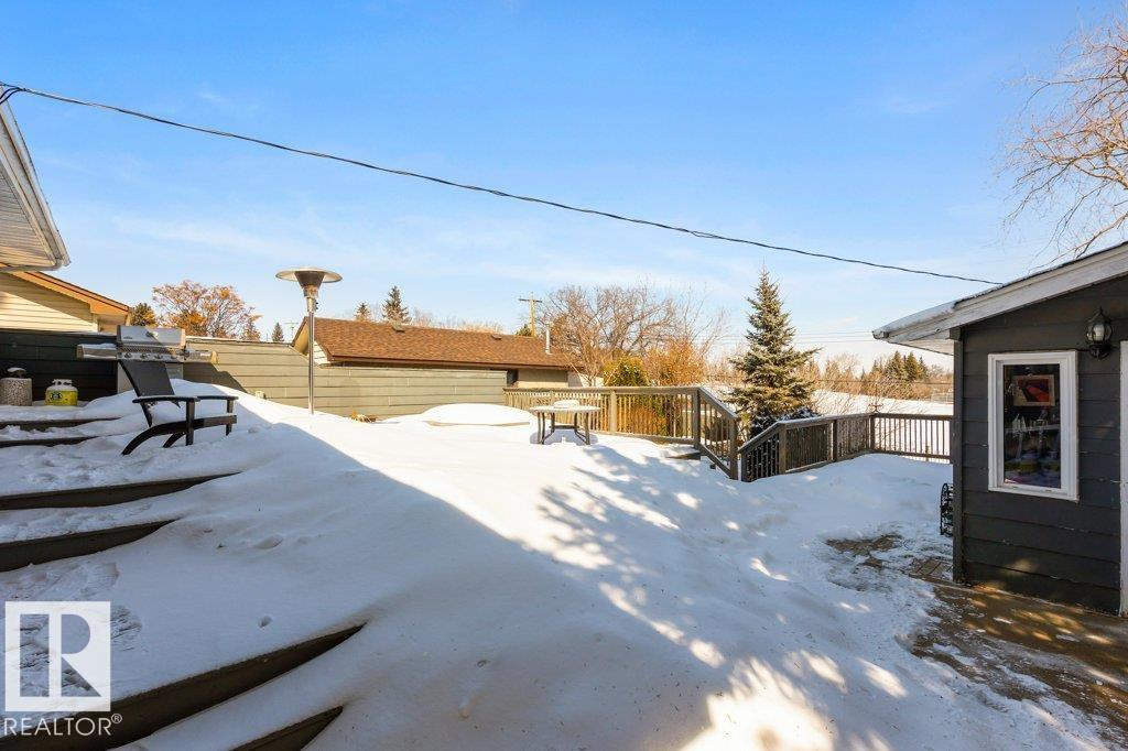 25 MOUNT ROYAL DR, St. Albert