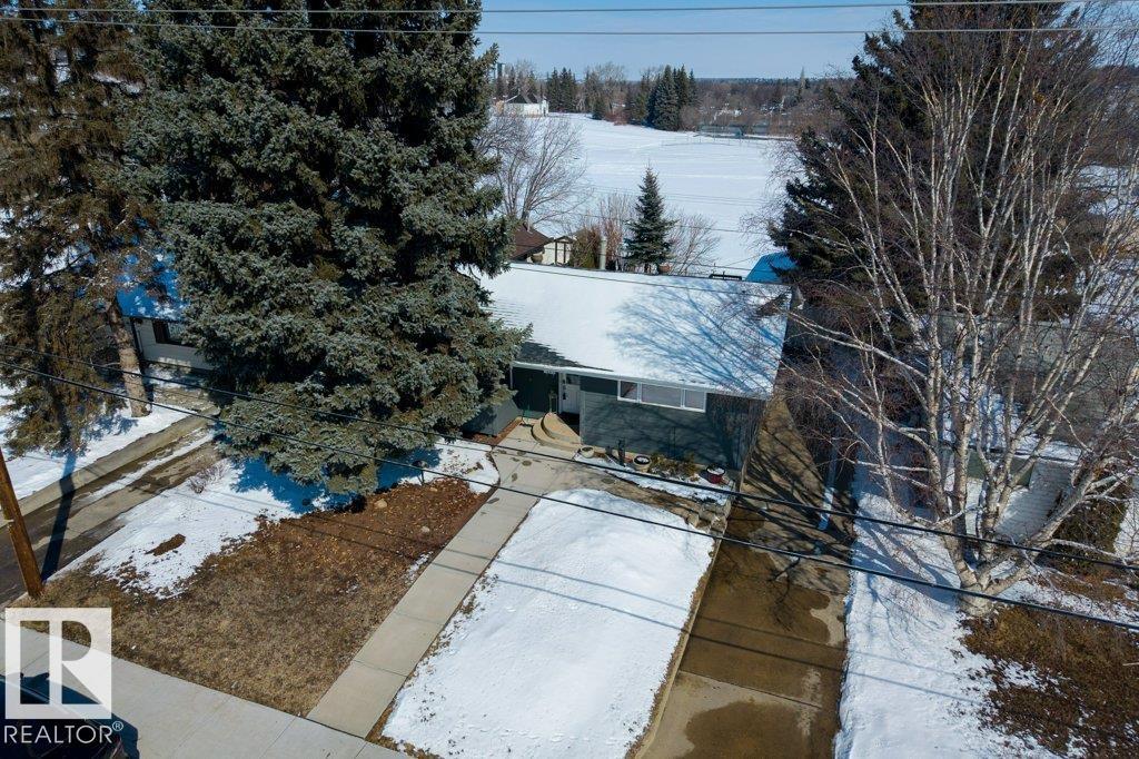 25 MOUNT ROYAL DR, St. Albert