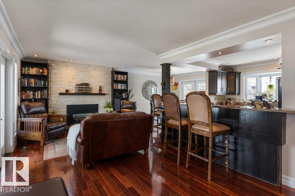 25 MOUNT ROYAL DR, St. Albert