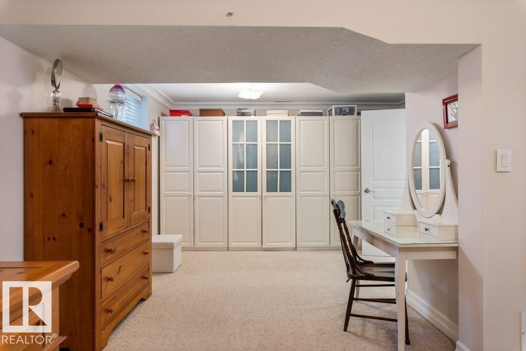 25 MOUNT ROYAL DR, St. Albert