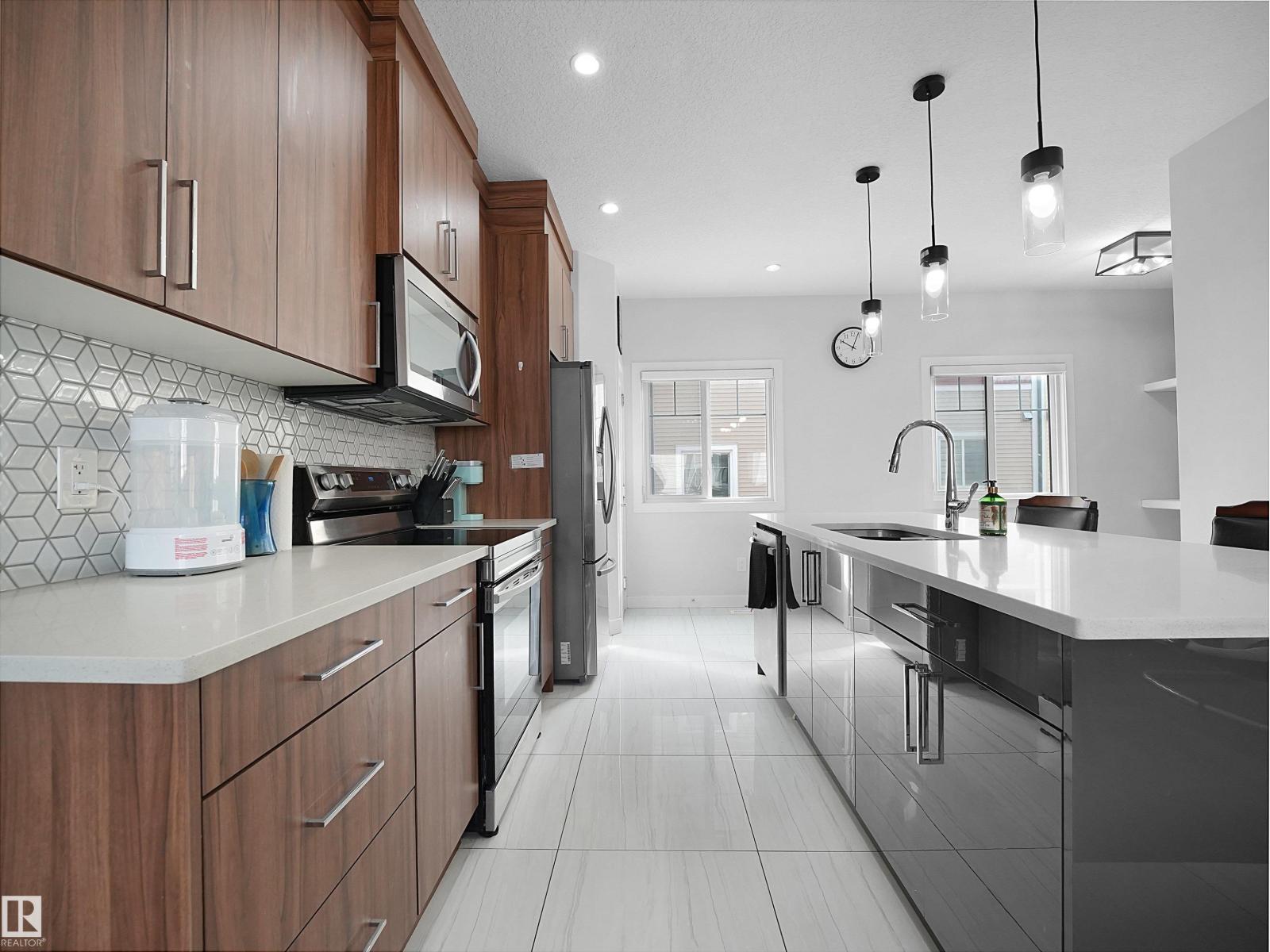 #55 2803 14 AV NW NW, Edmonton