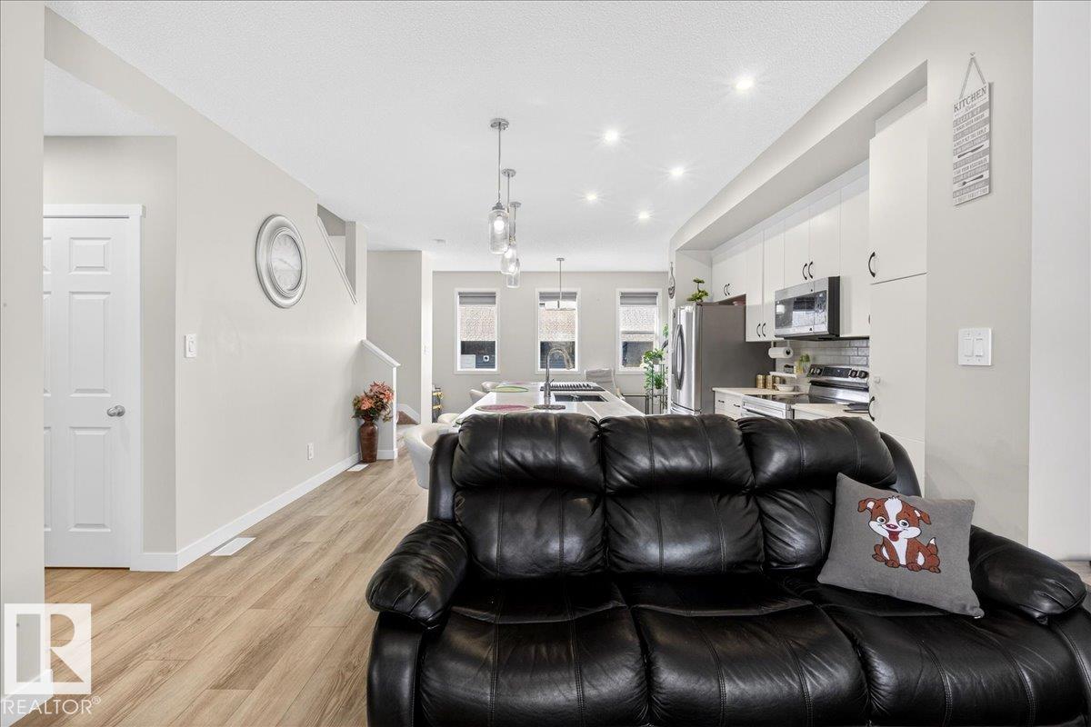 5315 22 AV SW, Edmonton