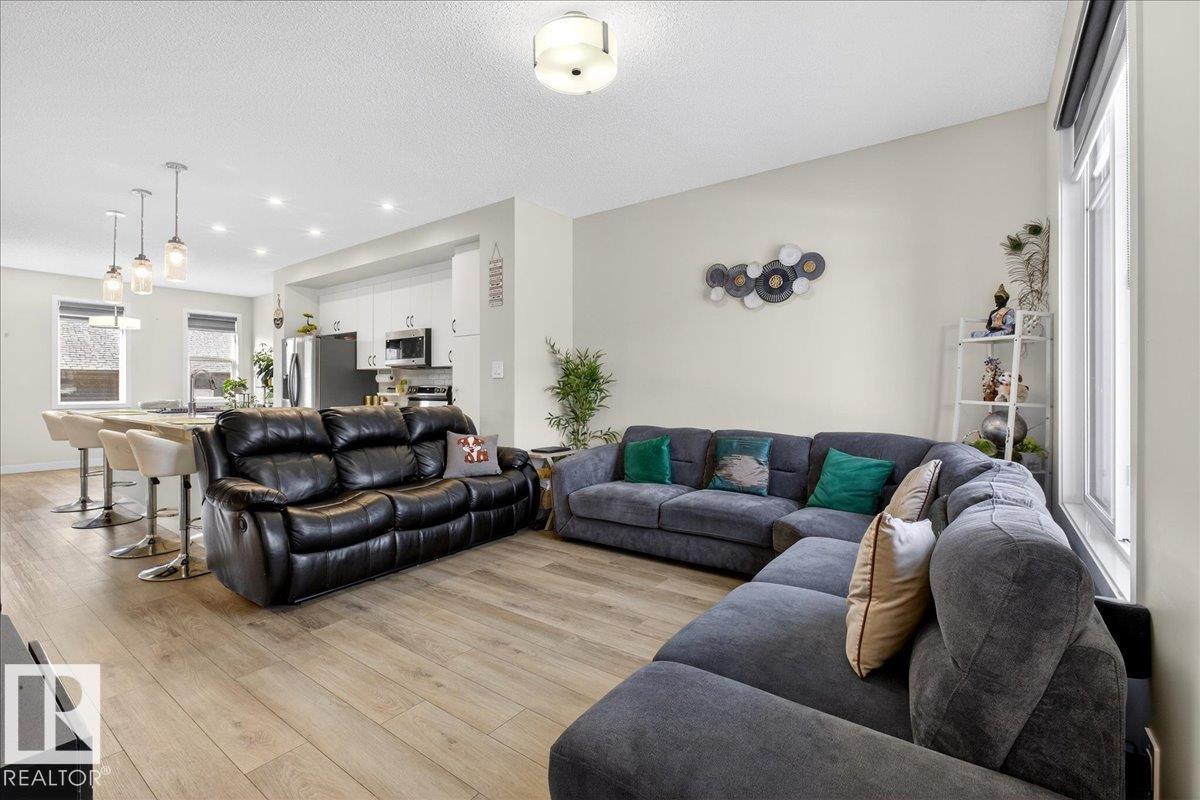 5315 22 AV SW, Edmonton