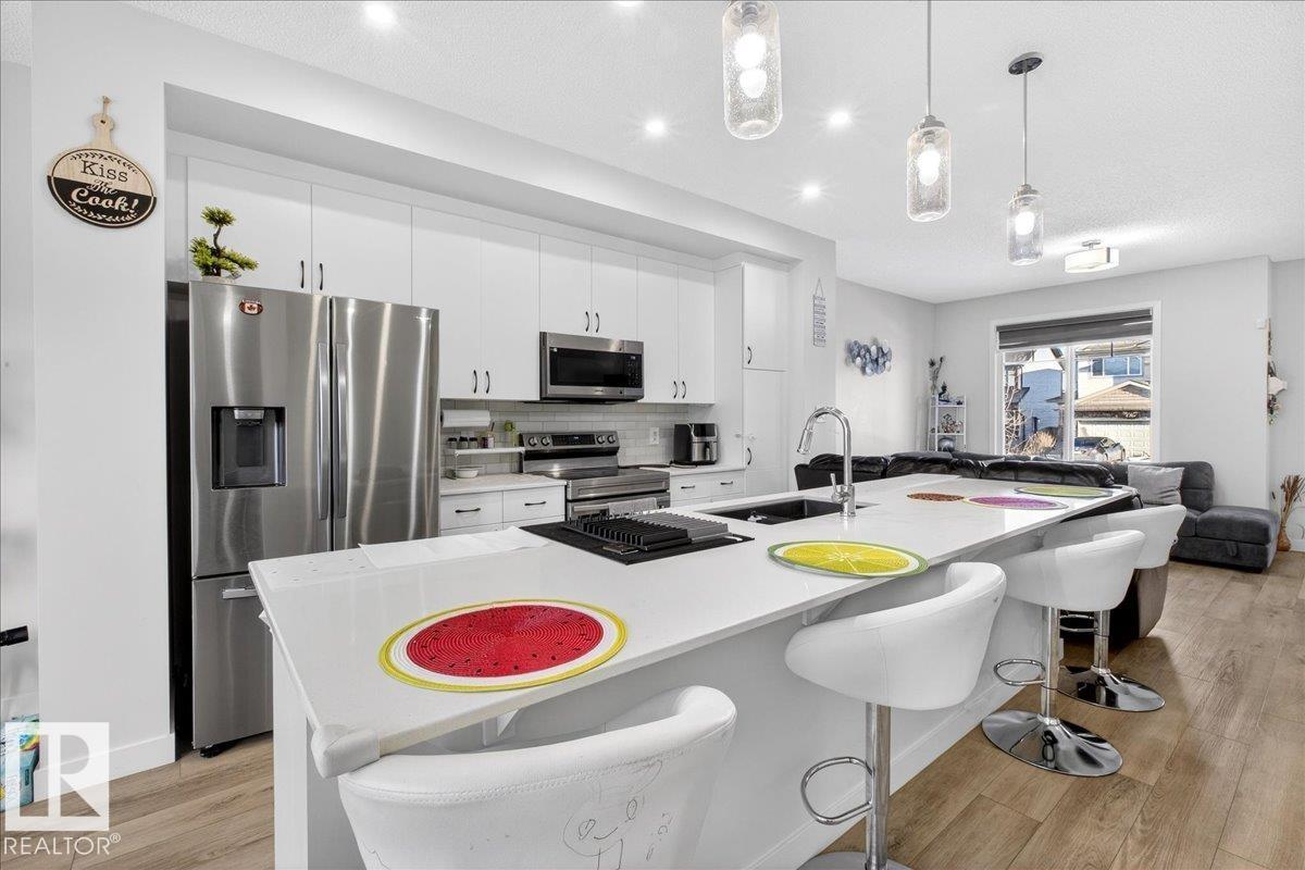 5315 22 AV SW, Edmonton