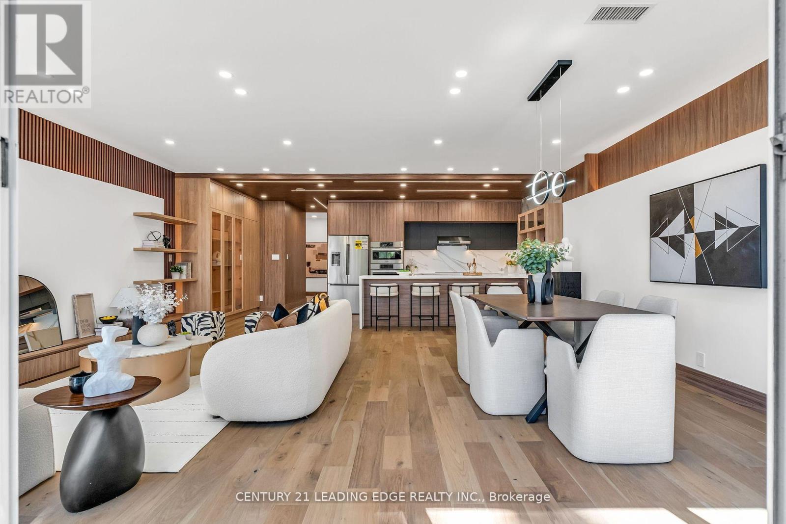 #208 1 WATERGARDEN WAY - 28