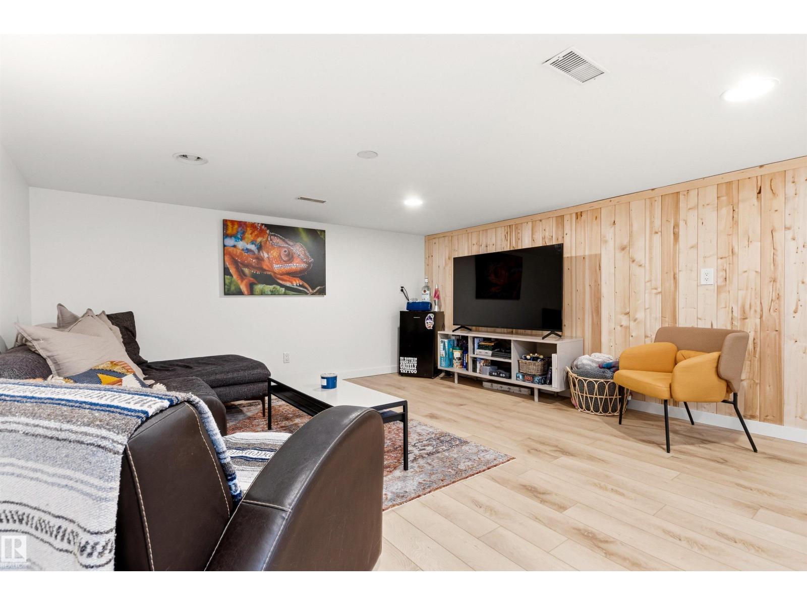 18315 68 AV NW, Edmonton