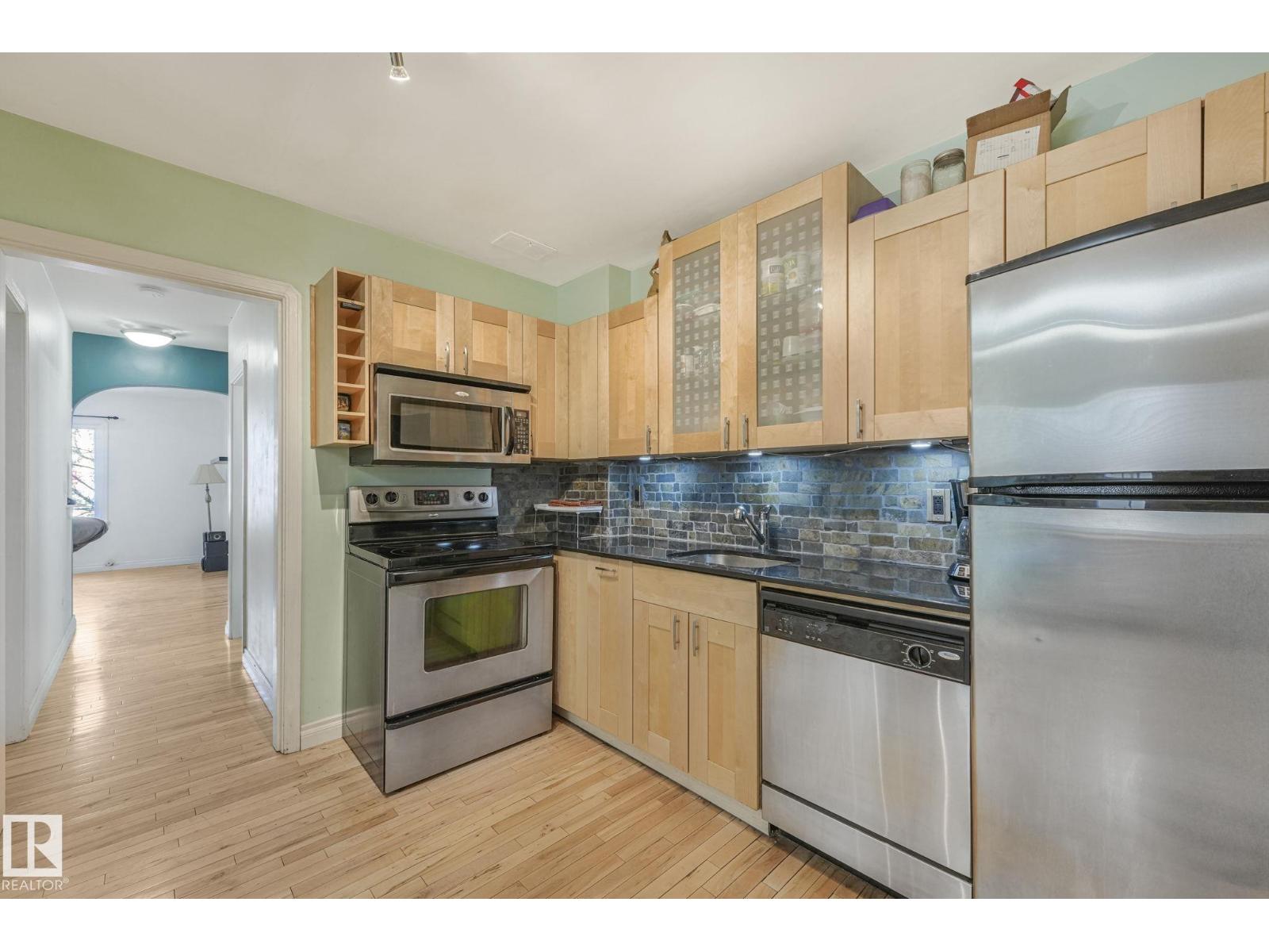 #4 9835 82 AV NW, Edmonton