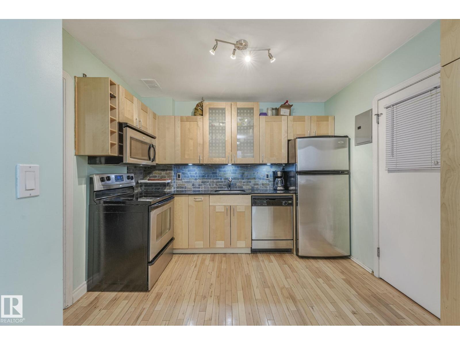 #4 9835 82 AV NW, Edmonton