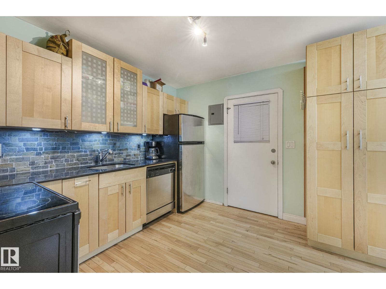 #4 9835 82 AV NW, Edmonton