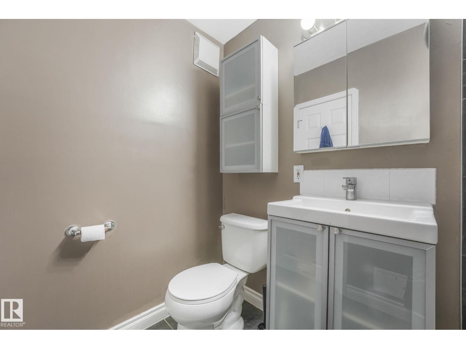 #4 9835 82 AV NW, Edmonton