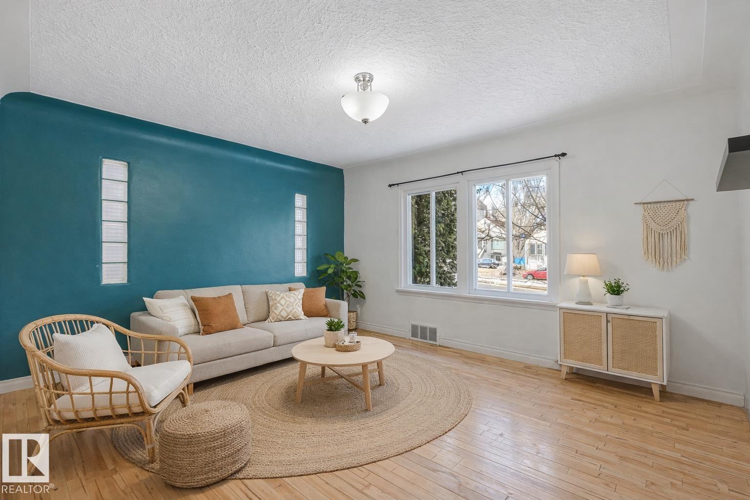 #4 9835 82 AV NW, Edmonton